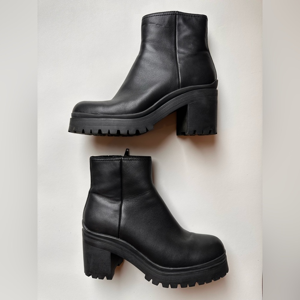 Jeffrey Campbell Black Heeled Platform Lug Sole Tracker Boot Sise 6.5